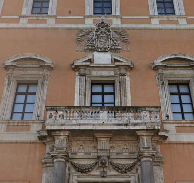 חזית הכניסה לארמון הלטראנו